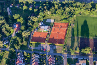 Vue aérienne de TC Blau-Weiss à le quartier Untergrombach in Bruchsal dans le département Bade-Wurtemberg, Allemagne
