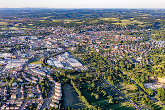 Vue aérienne de Zone urbaine avec périphérie et centre-ville à Bruchsal dans le département Bade-Wurtemberg, Allemagne