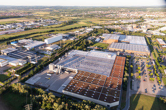 Vue aérienne de Locaux de l'entreprise HANSA-HEEMANN AG avec halls, bâtiments d'entreprise et installations de production à Bruchsal dans le département Bade-Wurtemberg, Allemagne