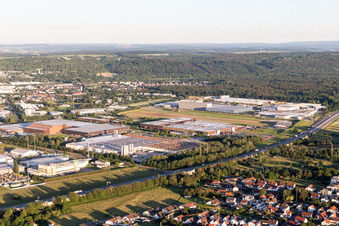 Vue aérienne de Zone industrielle sur l'autoroute à Bruchsal dans le département Bade-Wurtemberg, Allemagne