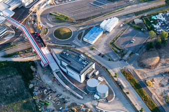 Vue aérienne de Extension - nouvelle construction - chantier dans les bâtiments et halls de production de l'usine SEW-EURODRIVE GmbH & Co KG à le quartier Graben in Graben-Neudorf dans le département Bade-Wurtemberg, Allemagne
