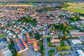 Vue aérienne de Rülzheimer Straße depuis le nord à Rheinzabern dans le département Rhénanie-Palatinat, Allemagne
