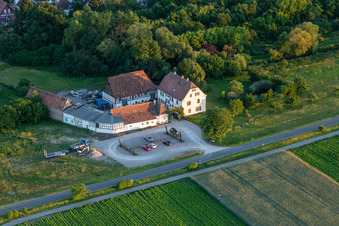 Vue aérienne de Le vieux moulin de Gehrlein à Hatzenbühl dans le département Rhénanie-Palatinat, Allemagne