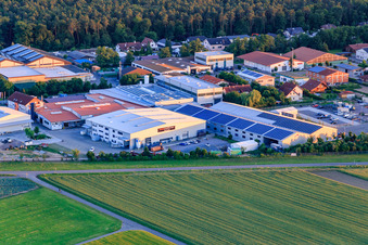 Image drone de Zone industrielle Im Gereut avec WWS Metallformen GmbH, HGGS LaserCUT GmbH & Co. KG à Hatzenbühl dans le département Rhénanie-Palatinat, Allemagne