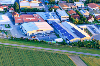 Zone industrielle Im Gereut avec WWS Metallformen GmbH, HGGS LaserCUT GmbH & Co. KG à Hatzenbühl dans le département Rhénanie-Palatinat, Allemagne vu d'un drone