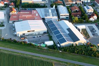 Photographie aérienne de Zone industrielle et implantation d'entreprise à Gereut avec WWS Metallformen GmbH et HGGS LaserCUT GmbH & Co. KG à Hatzenbühl dans le département Rhénanie-Palatinat, Allemagne