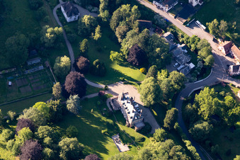 Vue aérienne de Château de Jaegerthal à Niederbronn-les-Bains dans le département Bas Rhin, France
