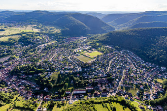 Niederbronn-les-Bains dans le département Bas Rhin, France du point de vue du drone
