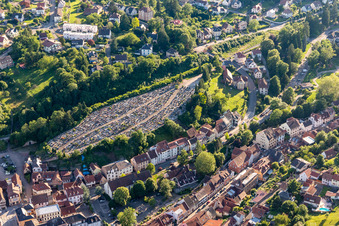 Vue aérienne de Cimetière à Niederbronn-les-Bains dans le département Bas Rhin, France