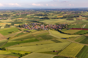 Vue aérienne de Uhlwiller dans le département Bas Rhin, France
