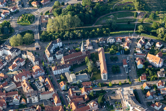 Vue aérienne de Hagenau dans le département Bas Rhin, France
