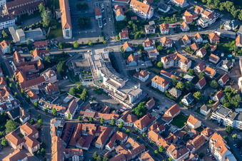 Vue aérienne de Hagenau dans le département Bas Rhin, France