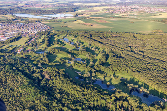 Vue aérienne de Club de golf de Baden-Baden à Soufflenheim dans le département Bas Rhin, France