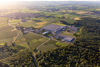 Vue aérienne de Daimler AG à Hatten dans le département Bas Rhin, France