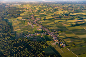 Vue aérienne de Vue du plus long village d'Alsace à Schleithal dans le département Bas Rhin, France