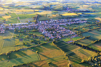 Vue aérienne de Du sud à Steinfeld dans le département Rhénanie-Palatinat, Allemagne