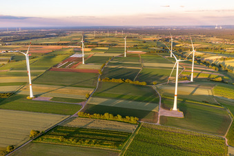 Vue aérienne de WKA à Freckenfeld dans le département Rhénanie-Palatinat, Allemagne