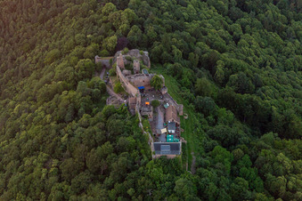 Vue oblique de Madenburg à Eschbach dans le département Rhénanie-Palatinat, Allemagne