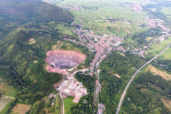 Vue aérienne de Mine de basalte AG à Albersweiler dans le département Rhénanie-Palatinat, Allemagne