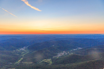 Vue aérienne de Vallées d'Eusser et de Dernbach à Albersweiler dans le département Rhénanie-Palatinat, Allemagne