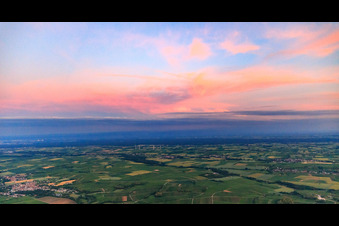 Vue aérienne de Ambiance du soir entre les vallées de Klingbach et de Horbach, vue de l'ouest à le quartier Klingen in Heuchelheim-Klingen dans le département Rhénanie-Palatinat, Allemagne