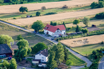 Vue aérienne de Rue Litzelstetter à le quartier Wollmatingen in Konstanz dans le département Bade-Wurtemberg, Allemagne