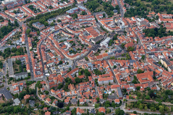 Vue aérienne de Vue de la ville du centre-ville Unterm Markt à Arnstadt dans le département Thuringe, Allemagne