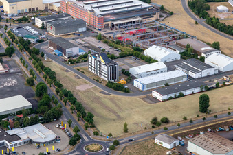 Vue aérienne de Zone industrielle Ernst-Minner-Straße avec Industrie Anlagenbau Arnstadt GmbH, Stahlbau Wölk & Partner GmbH et Initiative Erfurter Kreuz eV à Arnstadt dans le département Thuringe, Allemagne