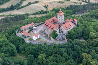 Vue aérienne de Complexe du château de Veste Wachsenburg à le quartier Holzhausen in Amt Wachsenburg dans le département Thuringe, Allemagne