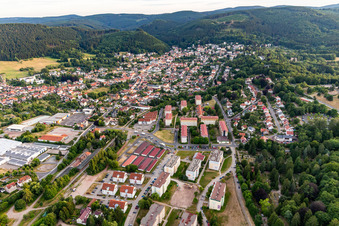 Vue aérienne de École primaire publique "Friedrich Buschmann" Friedrichroda à Max-Küstner-Straße à Friedrichroda dans le département Thuringe, Allemagne