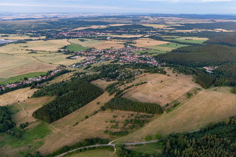 Vue aérienne de Vue de la ville depuis l'ouest à le quartier Gräfenhain in Ohrdruf dans le département Thuringe, Allemagne