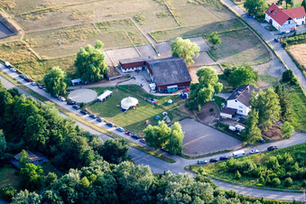 Enregistrement par drone de Reithof Trab eV - Équitation thérapeutique sur le lac de Constance à le quartier Wollmatingen in Konstanz dans le département Bade-Wurtemberg, Allemagne