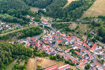 Vue aérienne de Structure du pont ferroviaire pour le tracé des voies ferrées en Angelroda à le quartier Angelroda in Martinroda dans le département Thuringe, Allemagne