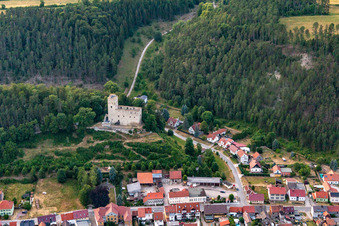 Vue aérienne de Ruines du château Liebenstein à le quartier Liebenstein in Geratal dans le département Thuringe, Allemagne