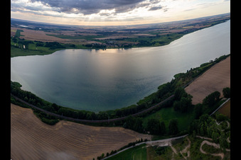 Vue aérienne de Lac Unteruckersee à le quartier Seelübbe in Prenzlau dans le département Brandebourg, Allemagne