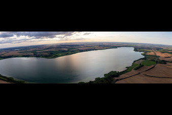 Vue aérienne de Panorama de l'Unteruckersee à le quartier Seelübbe in Prenzlau dans le département Brandebourg, Allemagne