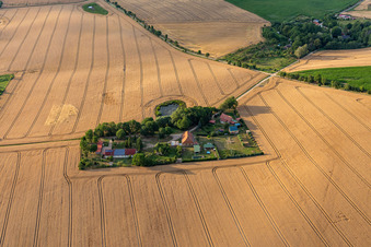 Vue aérienne de Magnushof à Prenzlau dans le département Brandebourg, Allemagne