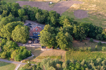 Vue aérienne de Restaurant au bord du lac "Am Kap" à Prenzlau dans le département Brandebourg, Allemagne