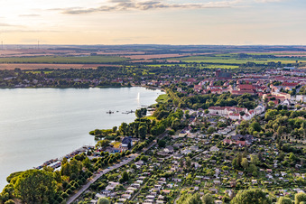 Vue aérienne de Zone riveraine Seebad Prenzlau sur le lac Unteruckersee à Prenzlau dans le département Brandebourg, Allemagne