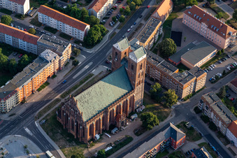 Vue aérienne de Église Sainte-Marie sur la Marienkirchstraße à Prenzlau dans le département Brandebourg, Allemagne