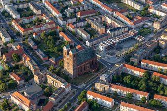 Vue aérienne de Église Sainte-Marie sur la Marienkirchstraße à Prenzlau dans le département Brandebourg, Allemagne