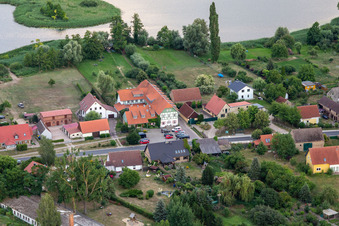 Vue aérienne de Hôtel Seehotel Huberhof à le quartier Seehausen in Oberuckersee dans le département Brandebourg, Allemagne