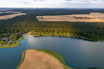 Vue aérienne de Plage de Quast à le quartier Seehausen in Oberuckersee dans le département Brandebourg, Allemagne