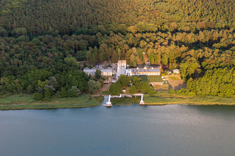 Vue aérienne de Hôtel Panorama See Resort & Spa Oberuckersee à Oberuckersee dans le département Brandebourg, Allemagne