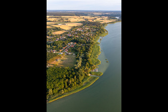 Vue aérienne de Zone de baignade Warnitz à Oberuckersee à le quartier Warnitz in Oberuckersee dans le département Brandebourg, Allemagne