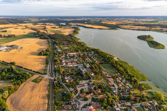 Vue aérienne de Du nord à le quartier Warnitz in Oberuckersee dans le département Brandebourg, Allemagne
