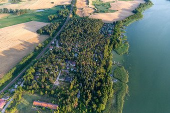 Vue aérienne de Camping à Oberuckersee à le quartier Warnitz in Oberuckersee dans le département Brandebourg, Allemagne
