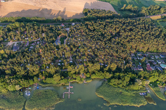 Vue oblique de Camping à Oberuckersee à le quartier Warnitz in Oberuckersee dans le département Brandebourg, Allemagne