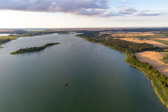 Vue aérienne de Du sud à le quartier Warnitz in Oberuckersee dans le département Brandebourg, Allemagne