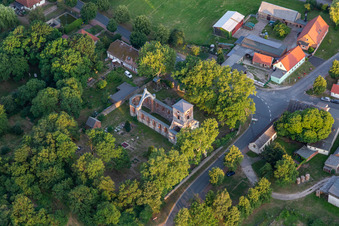 Vue aérienne de Ruines de l'église à le quartier Flieth in Flieth-Stegelitz dans le département Brandebourg, Allemagne